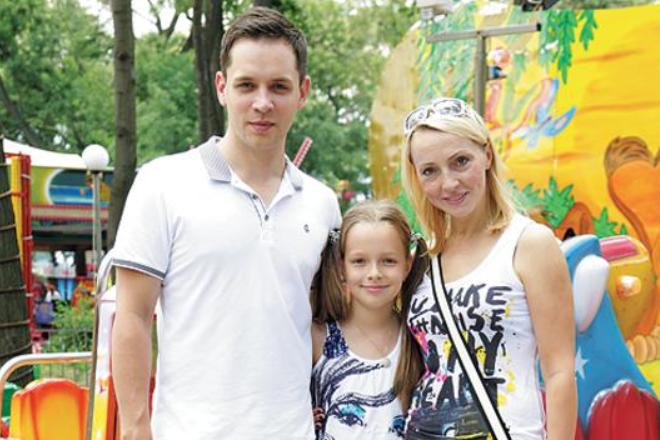 Александр Асташёнок с женой и дочерью