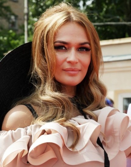 Алена Водонаева до и после пластики. Фото, параметры фигуры, рост, вес, цвет волос. Операция по уменьшению носа, что сделала с зубами