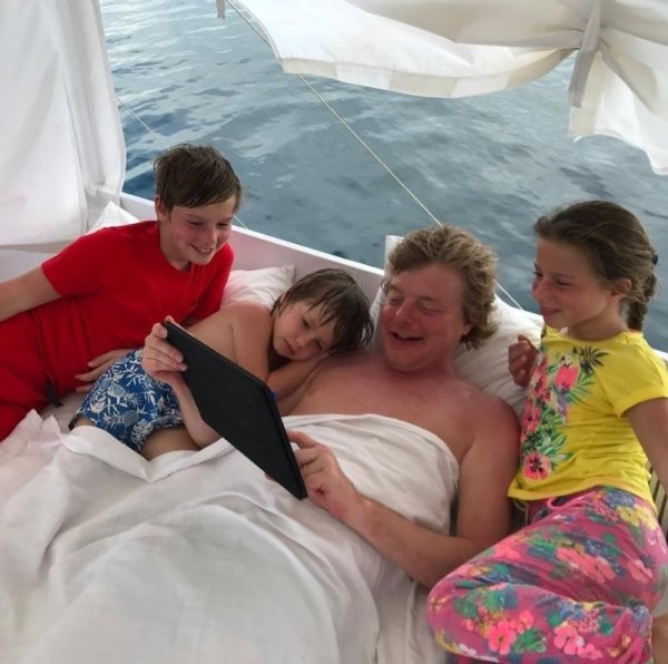 Андрей Григорьев-Апполонов с детьми Юлии Барановской