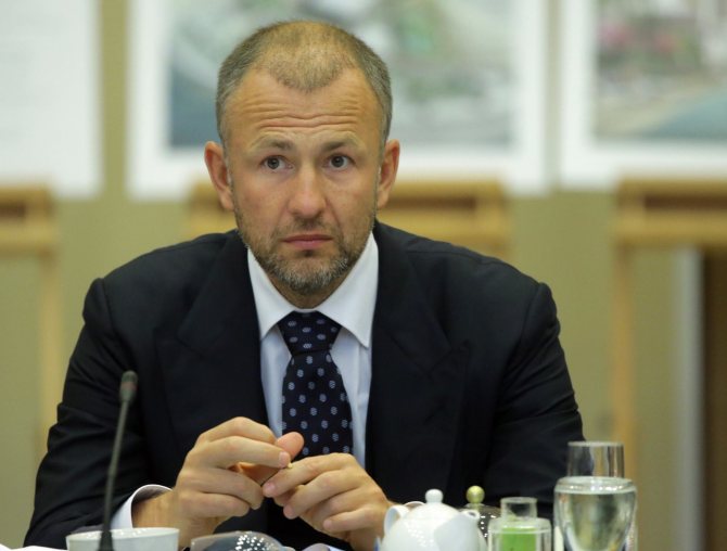 Андрей Игоревич называет себя витиевато - председатель комитета по стратегии «Еврохима».