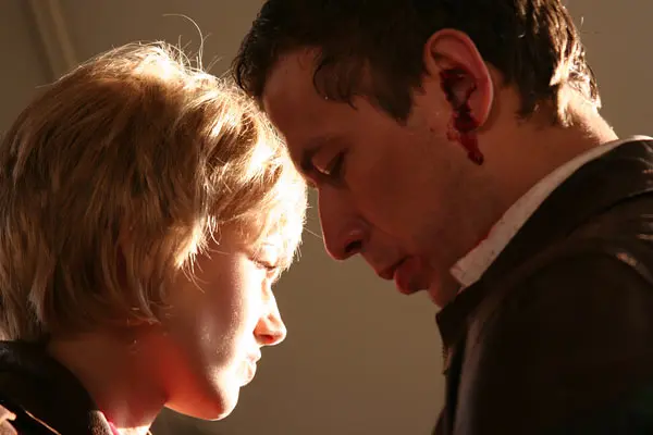 Андрей Мерзликин и Оксана Акиньшина в фильме "Обратный отсчет" 'Андрей Мерзликин и Оксана Акиньшина в фильме