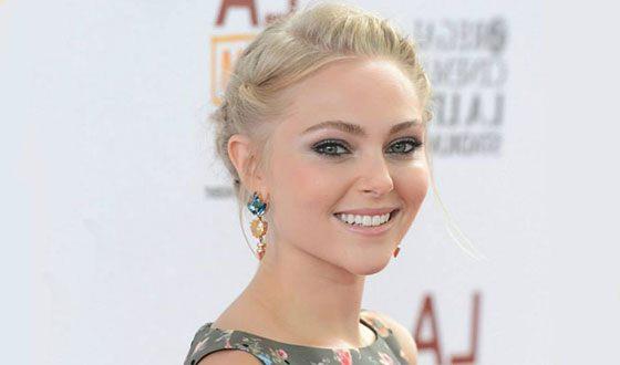 Аннасофия Робб родилась 3 декабря 1993 года