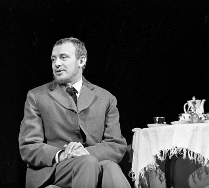 Артист Иннокентий Михайлович Смоктуновский в роли князя Мышкина в спектакле по роману Достоевского Идиот в постановке Ленинградского Большого драматического театра