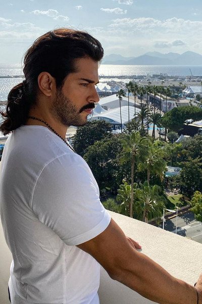 Бурак часто играет героев-любовников