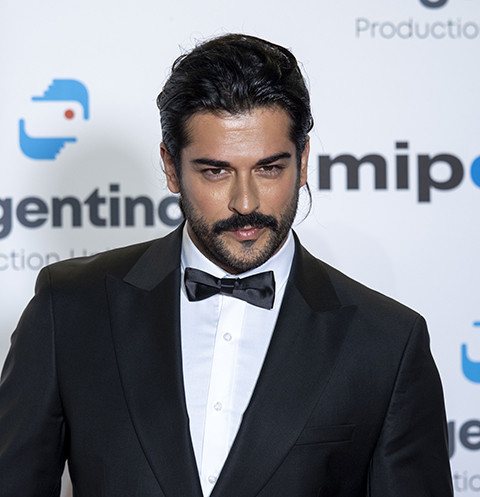 Бурак Озчивит