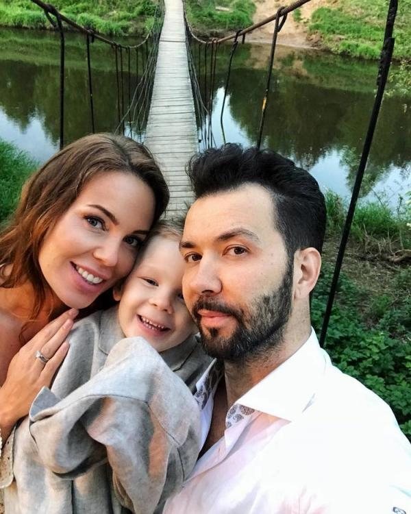 Денис Клявер с женой Ириной и сыном Даниэлем