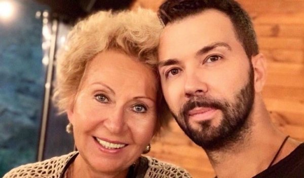 Денис Клявер со своей мамой