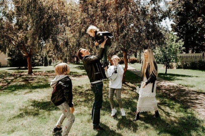 Главные женщины в жизни «Уральских пельменей»: как выглядят и чем занимаются