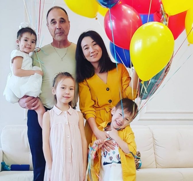 Главные женщины в жизни «Уральских пельменей»: как выглядят и чем занимаются