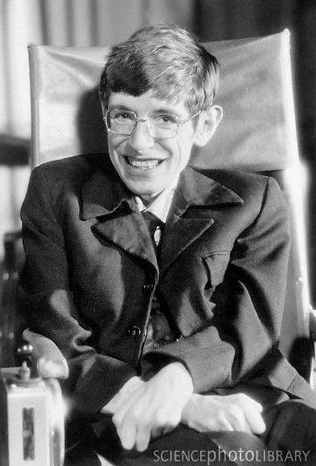 Хокингу принадлежит авторство крупных открытий в теории «черных дыр».