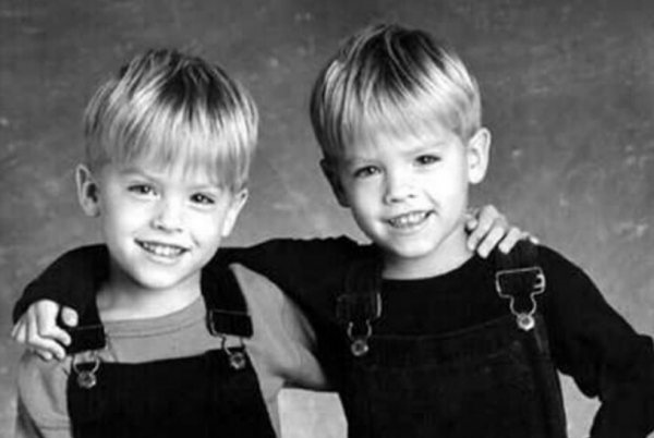 Коул Спроус с братом-близнецом Диланом
