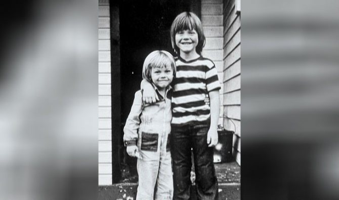 Леонардо Ди Каприо и его старший сводный брат Адам