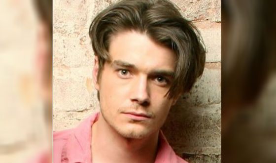 Максим Матвеев учился в Школе-студии МХАТ