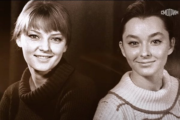 Марианна и Анастасия Вертинские в юности