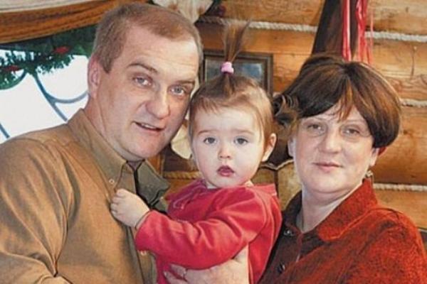 На фото: актер Александр Балуев, его жена Мария Урбановская и их совместная дочь