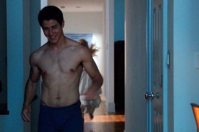 Ник Джонас в фильме «Осторожнее с желаниями»