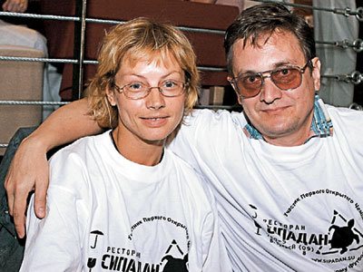 От бывшего мужа Виталия у Алены остались фамилия…