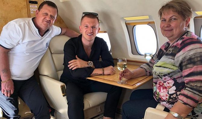 Павел Курьянов с родителями