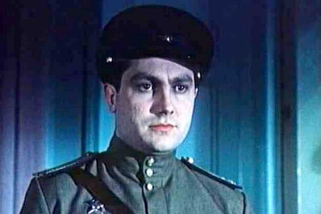 Павел Луспекаев в военной форме / Кадр из фильма «Тайна двух океанов»