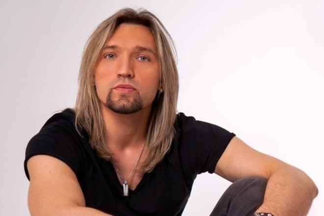 Певец Петр Елфимов