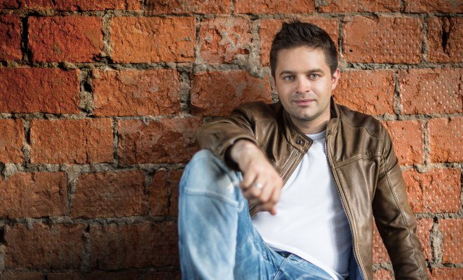 Певец Сергей Волчков