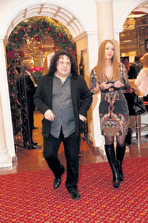 С Галиной певец познакомился на улице