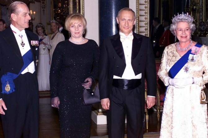 Супруга присутствовала на важных для президента мероприятиях