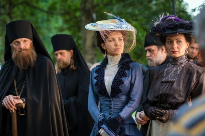 Также она исполнила роль фрейлины Анны Вырубовой в историческом сериале Андрея Малюкова «Григорий Р.» (2014).