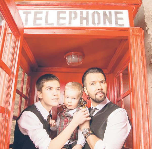 У Тимофея и Даниэля, сыновей Дениса Клявера, — разные мамы. Но жизненные обстоятельства не стали поводом для семейных обид и ревности