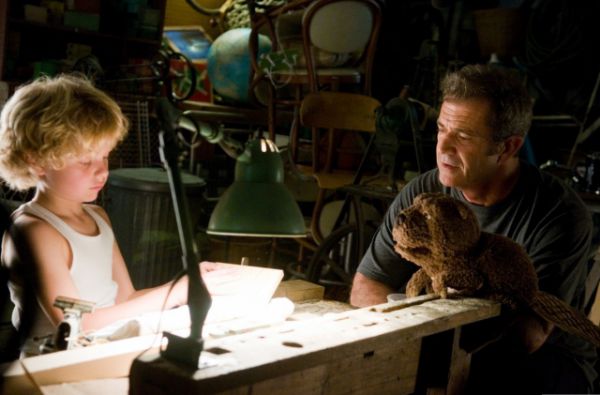 Уже через два года в прокат выходит новый фильм Гибсона «Апокалипсис» (2006) о последнем периоде цивилизации майя. Все диалоги в картине произносились на юкатекском языке. Одной из последних актерских работ Гибсона стала роль в фильме Джоди Фостер «Бобер» (2011): Гибсон сыграл человека, находящегося в глубокой депрессии.