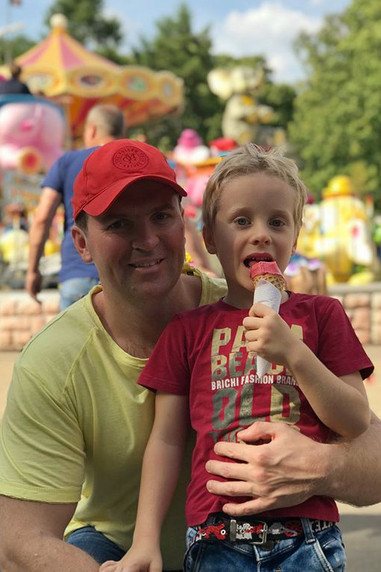 В отношениях с адвокатом Катя родила сына Даню