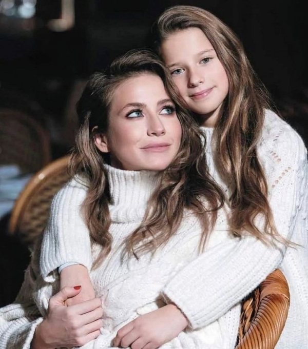 Яна, дочь Юлии Барановской